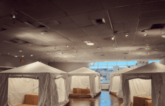 Partytelt gir stilig solbeskyttelse for sommersammenkomster fasadenor.no/partytelt/