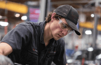 Beyond The Crack: Innovative Technologies In Today’s Auto Glass